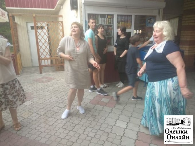 В Олешках започаткували танці «Кому за…»
