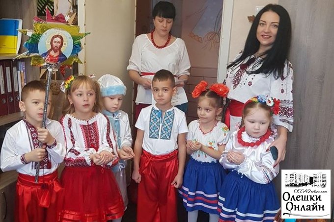 Як дошкільнята Олешківського садочка «Сонечко» святкували Старий Новий рік