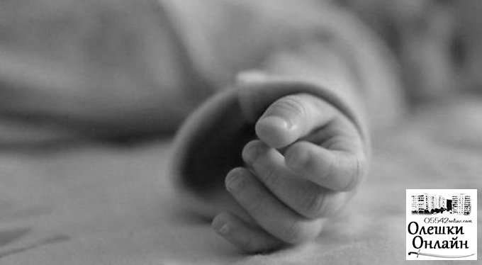 Новорожденная девочка, найденная в полиэтиленовом пакете в общежитии, скончалась