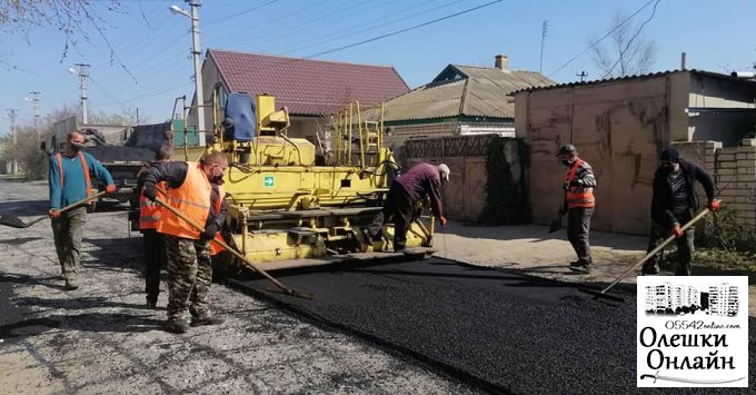 В Олешках триває ремонт доріг