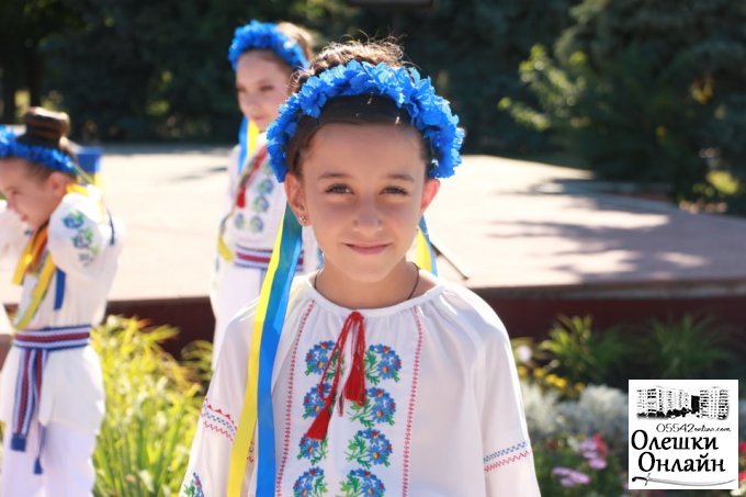 В Олешках відзначили День Прапора та День Незалежності України