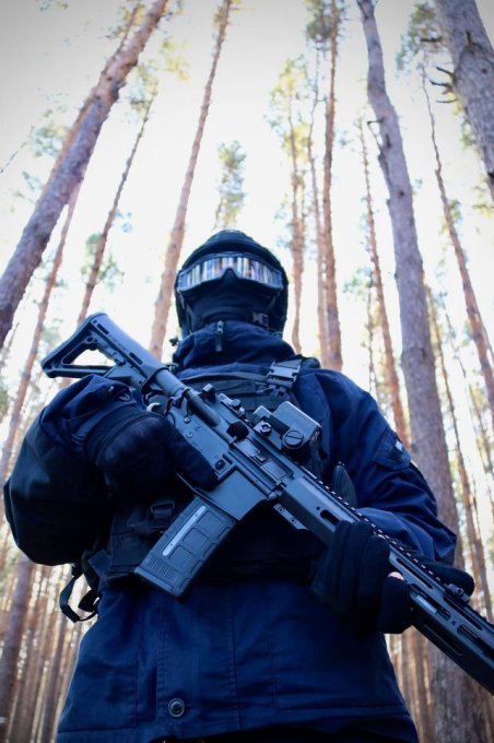 Спецпризначенці провели тренування в Олешківському лісі (фото)