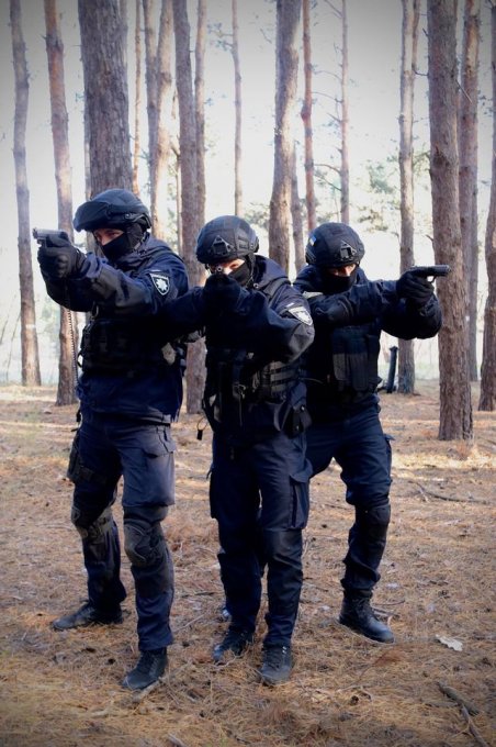 Спецпризначенці провели тренування в Олешківському лісі (фото)