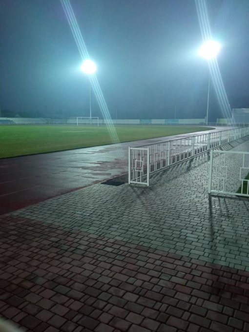 На стадионе в Олешках запустили систему освещения главного поля