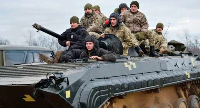 В Олешковских песках проходят военные учения 57-й мотопехотной бригады