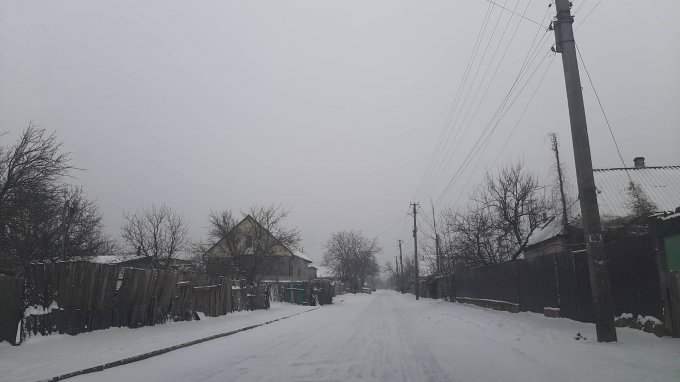 Ситуация в Олешках: снег никто не чистит дороги и тротуары никто не посыпает (фото)