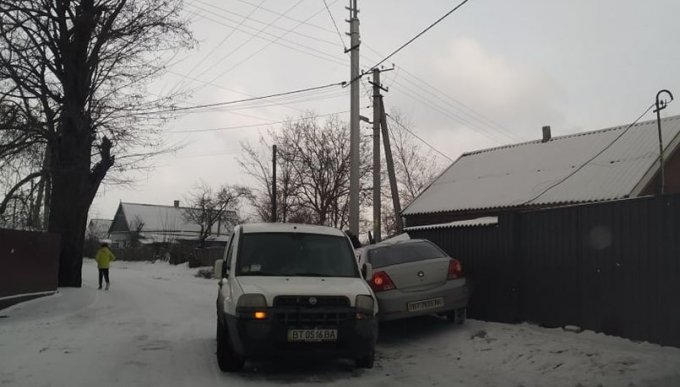 В Олешках начались ДТП из-за непосыпанных дорог