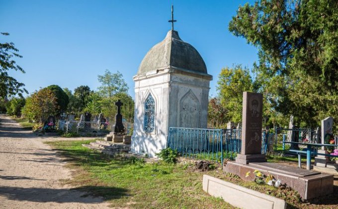 Люди в Олешках в шоке обсуждают ''реформы'' на городском кладбище