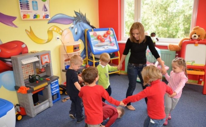Как в Олешках поздравили работников детских садов с профессиональным праздником